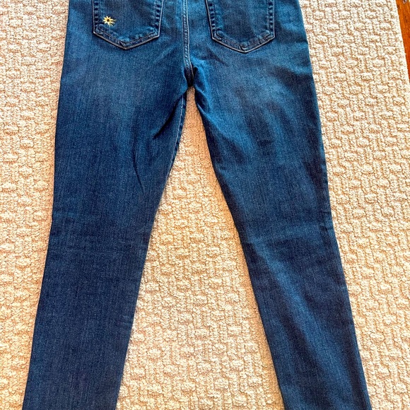 Practically new - Joe’s Jeans with Daisy Embroidery - Picture 3 of 5